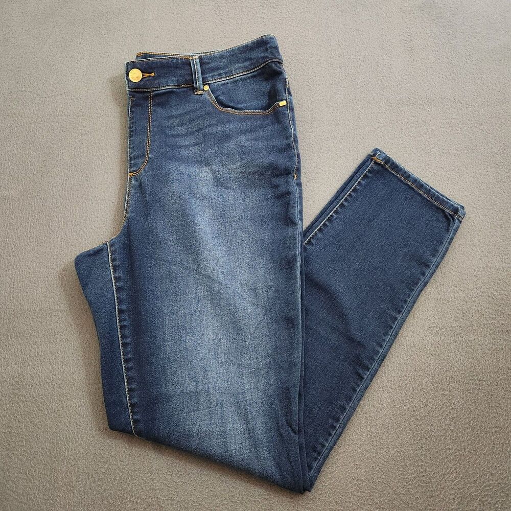 Chico's Women 1 US 8 The Platinum Mid Rise Straight Leg Jeggings